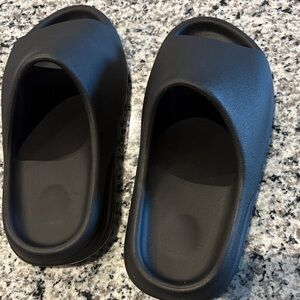 Yeezy Y S -01 Black Slide Sandals 9 unisex